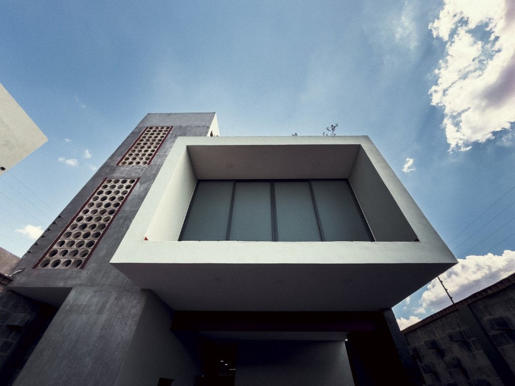 Edificio de Usos Mixtos SGS