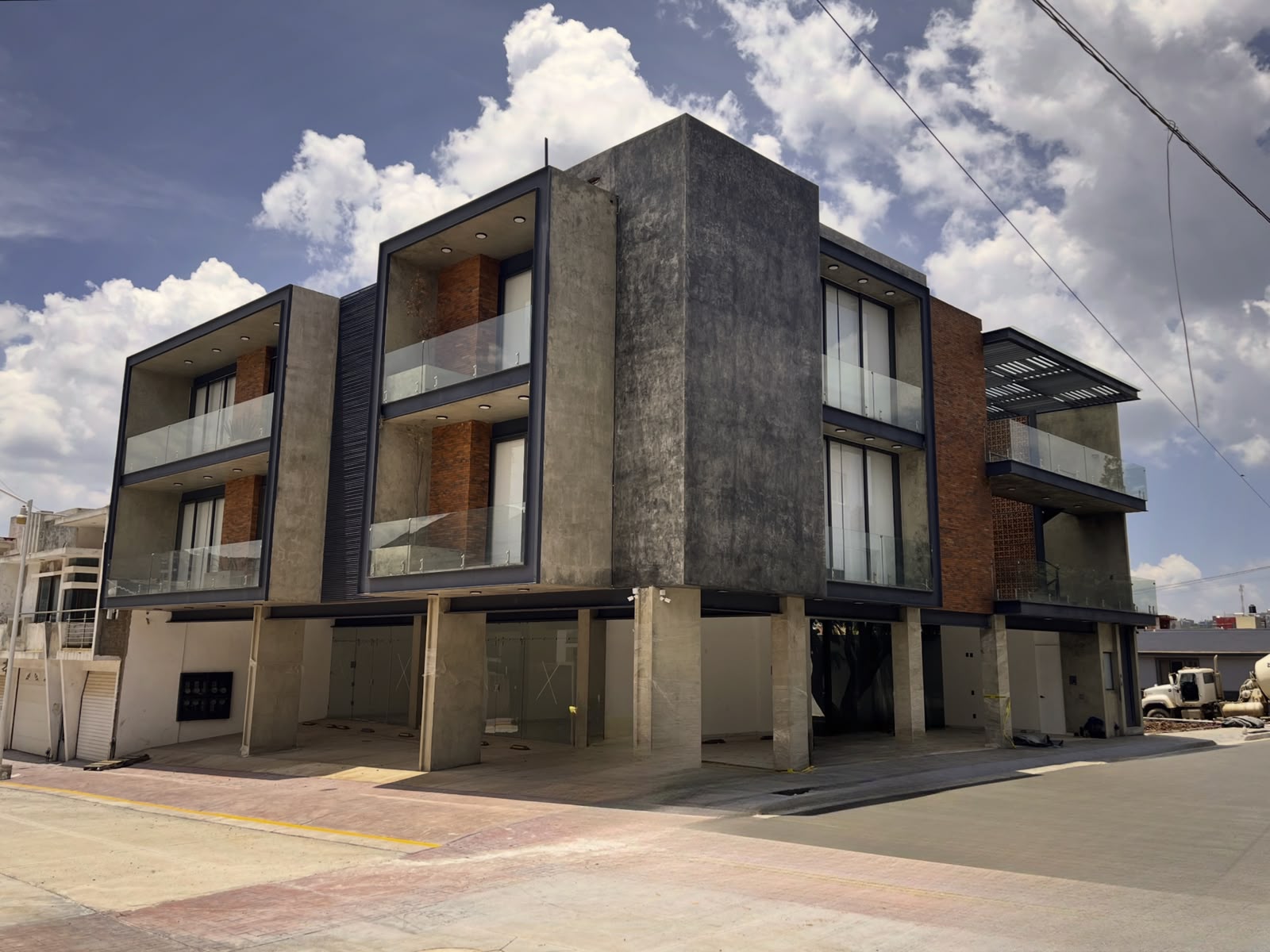 Edificio de Usos Mixtos